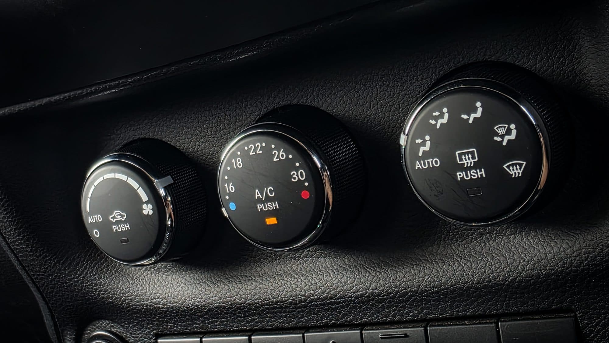 Jeep Wrangler 3.6 V6 JK Edition SUV 4dr Petrol Auto 4WD Euro 6 (280 bhp) — frame 43 of 62
