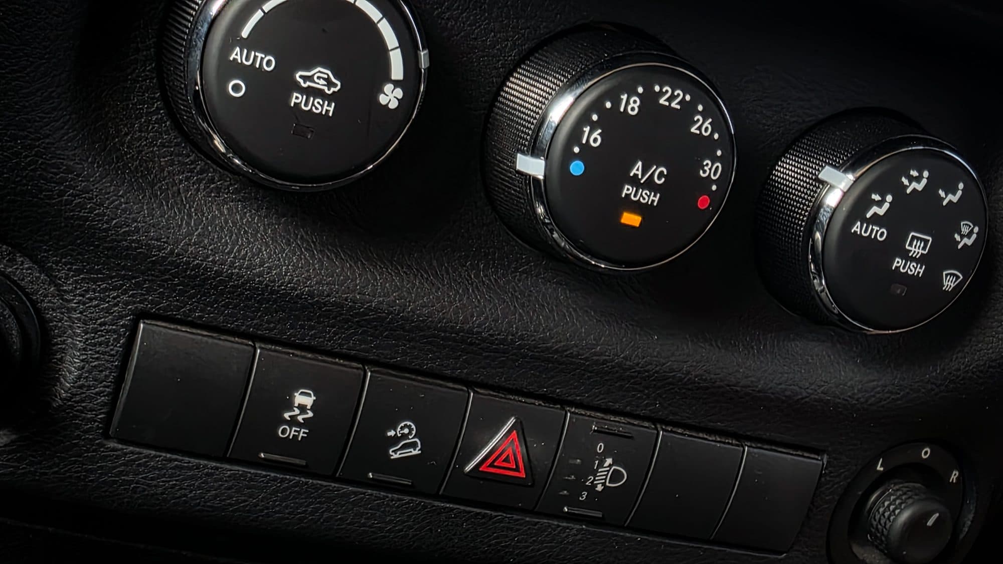 Jeep Wrangler 3.6 V6 JK Edition SUV 4dr Petrol Auto 4WD Euro 6 (280 bhp) — frame 45 of 62