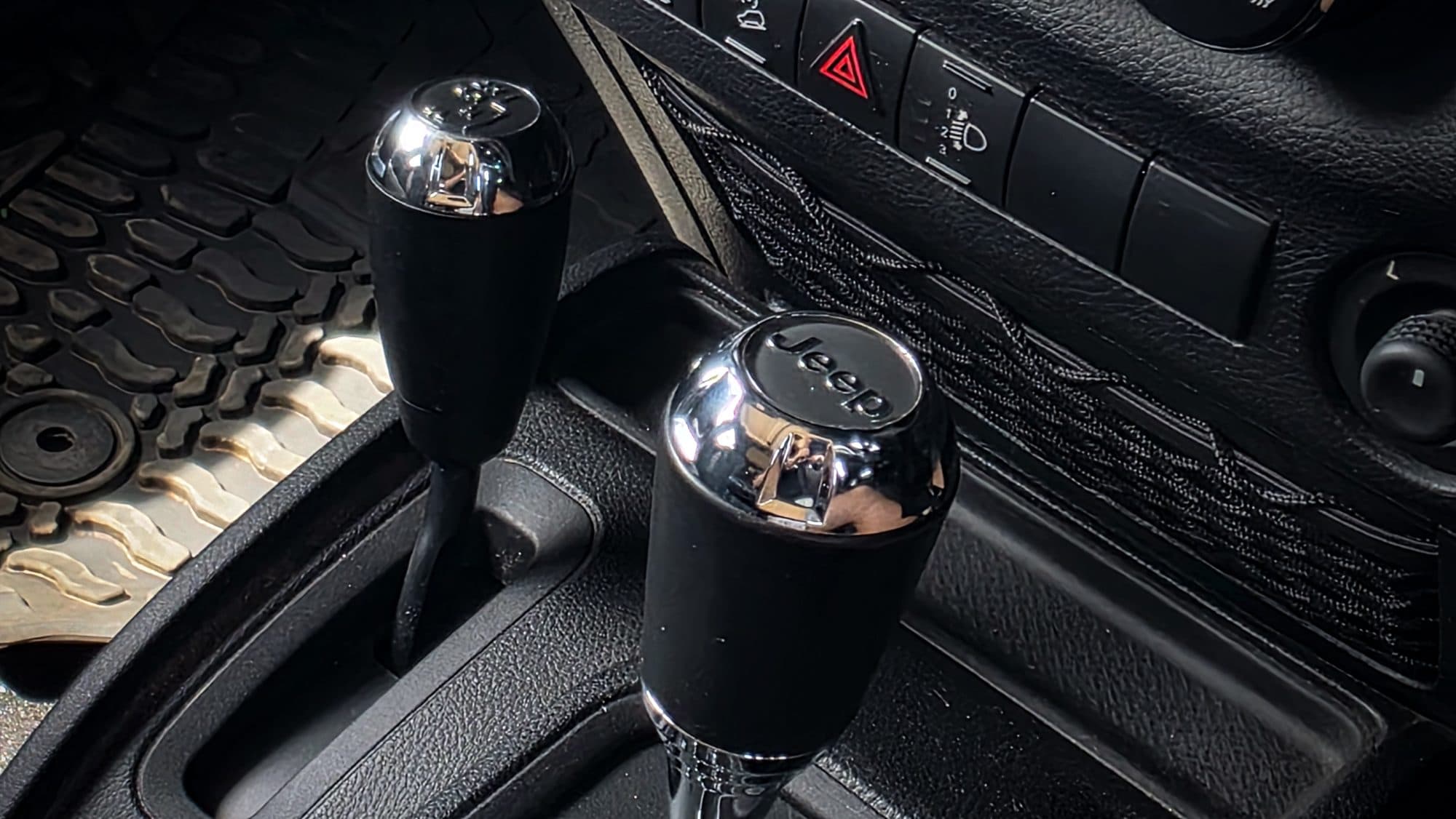 Jeep Wrangler 3.6 V6 JK Edition SUV 4dr Petrol Auto 4WD Euro 6 (280 bhp) — frame 47 of 62