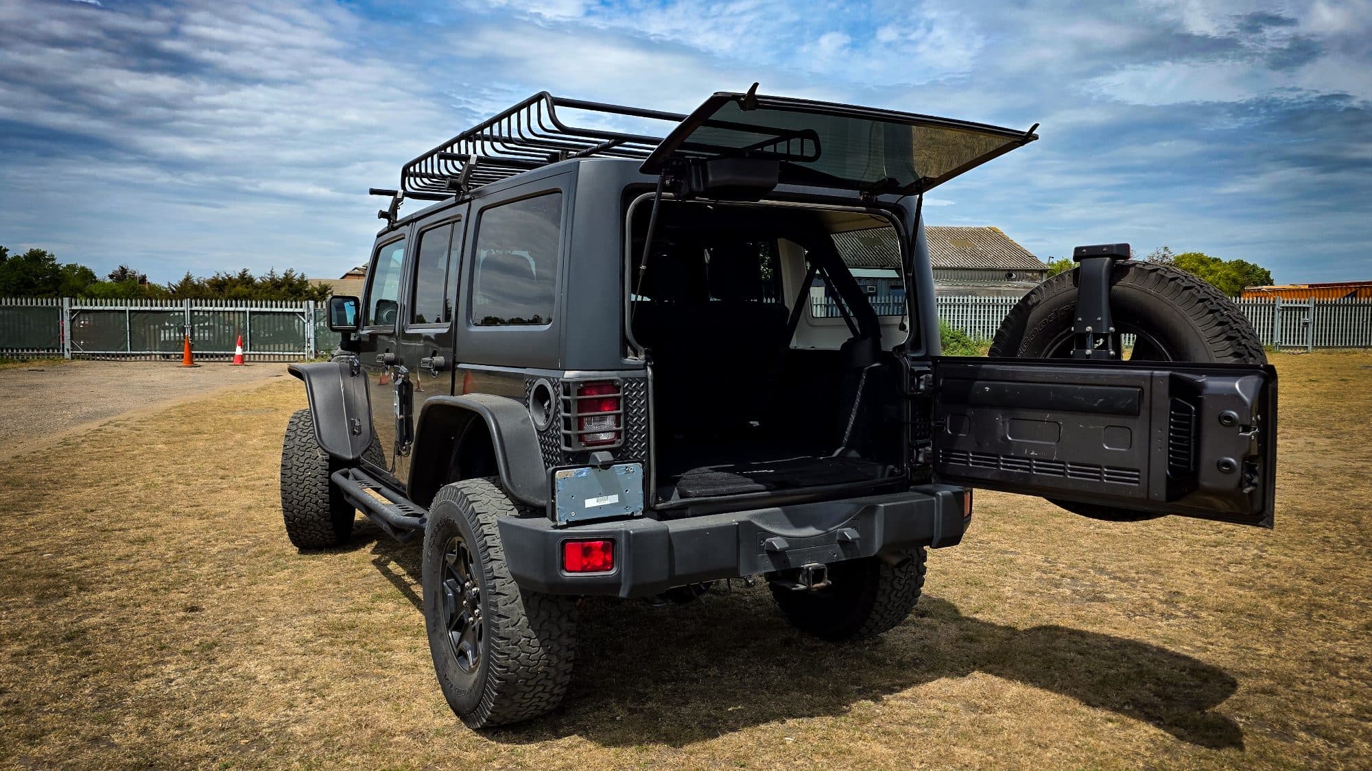 Jeep Wrangler 3.6 V6 JK Edition SUV 4dr Petrol Auto 4WD Euro 6 (280 bhp) — frame 54 of 62